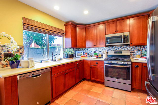3 Bed Home for Sale in Hawthorne, California