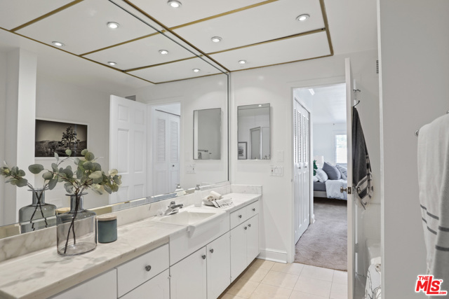 1 Bed Home for Sale in Los Angeles, California
