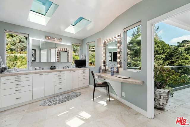5 Bed Home for Sale in Beverly Hills, California