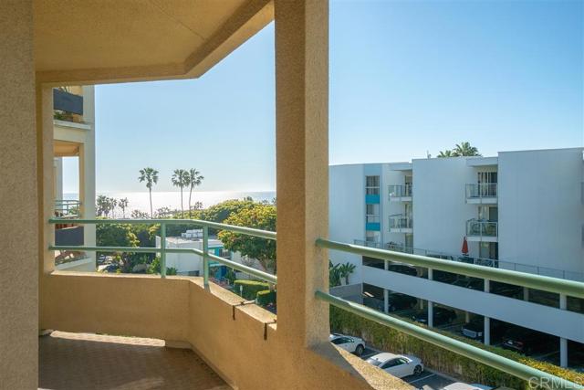 520 The Village, Redondo Beach, California 90277, 2 Bedrooms Bedrooms, ,2 BathroomsBathrooms,Residential,Sold,The Village,200018306