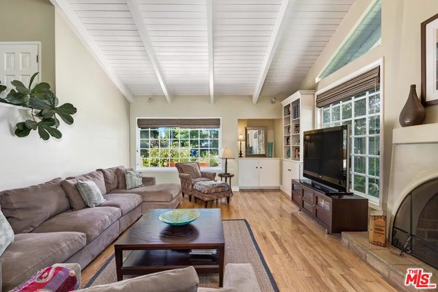 5 Bed Home for Sale in Encino, California