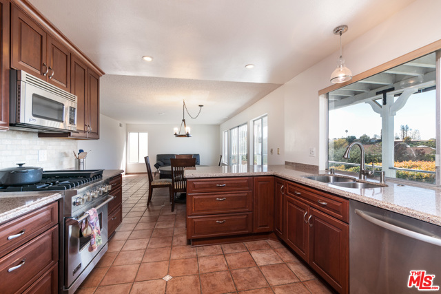 6820 Verde Ridge Road, Rancho Palos Verdes, California 90275, 4 Bedrooms Bedrooms, ,3 BathroomsBathrooms,Residential,Sold,Verde Ridge,21705116