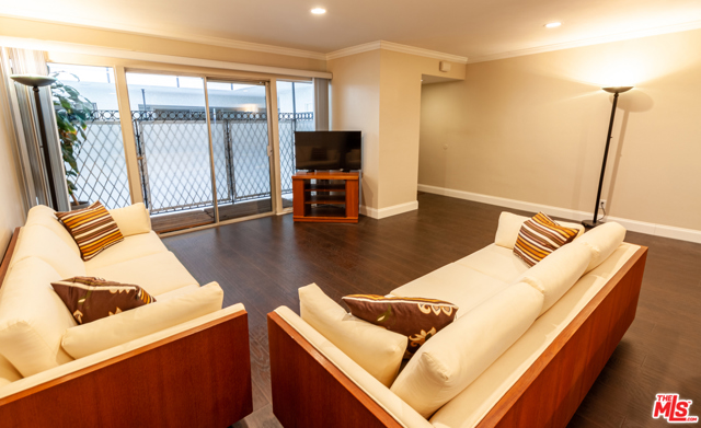 1 Bed Home for Sale in Encino, California