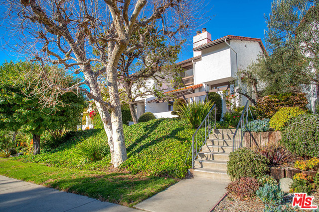Photo of 1535 MICHAEL Lane, Pacific Palisades, CA 90272