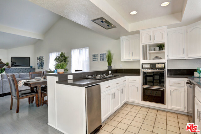 106 LUCIA Avenue, Redondo Beach, California 90277, 2 Bedrooms Bedrooms, ,3 BathroomsBathrooms,Residential,Sold,LUCIA,18323280