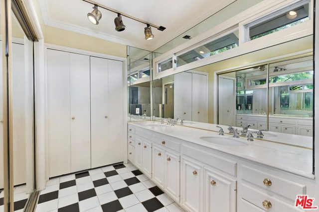5 Bed Home for Sale in Encino, California