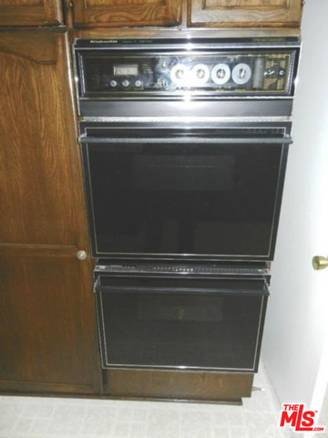 Twin ovens