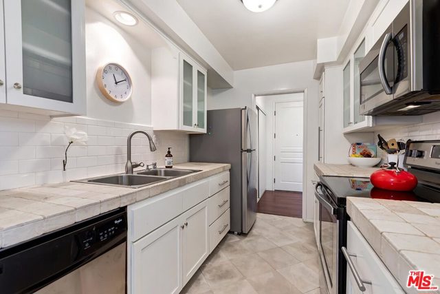 1 Bed Home for Sale in Los Angeles, California