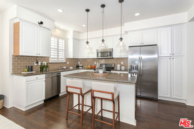 3 Bed Home for Sale in Hawthorne, California