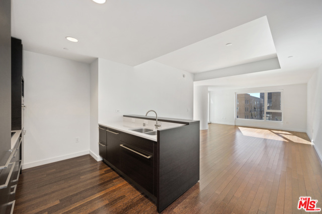 1 Bed Home for Sale in Los Angeles, California