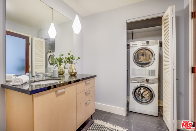 1 Bed Home for Sale in Los Angeles, California