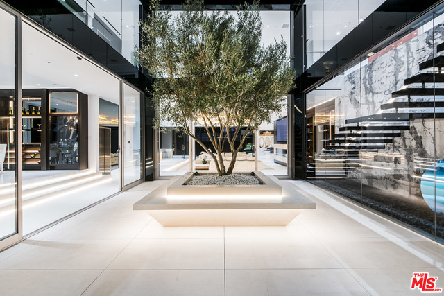 521 N Canon Drive