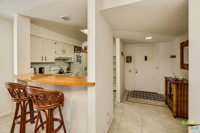 Counter Bar to Kitchen