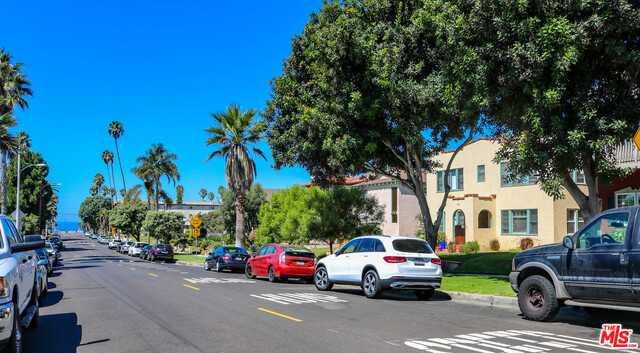 227 AVENUE F, Redondo Beach, California 90277, ,Residential Income,Sold,AVENUE F,19460230