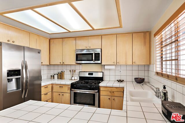 1811 GOODMAN Avenue, Redondo Beach, California 90278, 3 Bedrooms Bedrooms, ,2 BathroomsBathrooms,Residential,Sold,GOODMAN,19496704