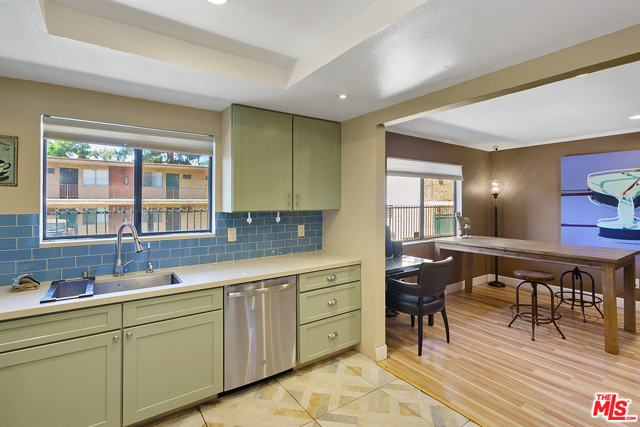 2 Bed Home for Sale in Van Nuys, California