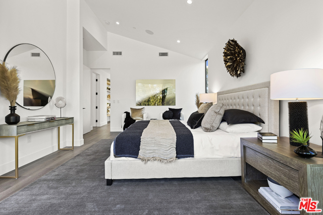 5 Bed Home for Sale in Los Angeles, California