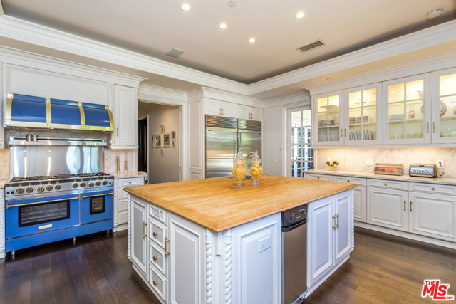 7 Bed Home for Sale in Beverly Hills, California