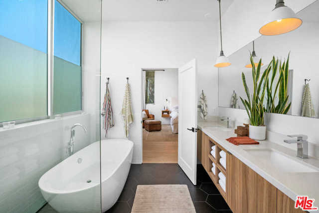 3 Bed Home for Sale in Venice, California