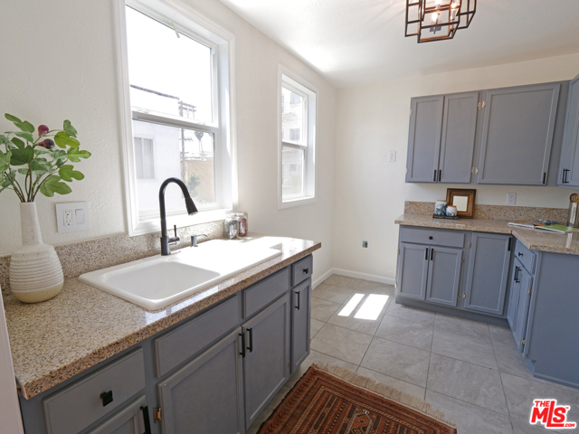 1 Bed Home for Sale in Los Angeles, California