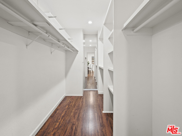 1 Bed Home for Sale in Los Angeles, California