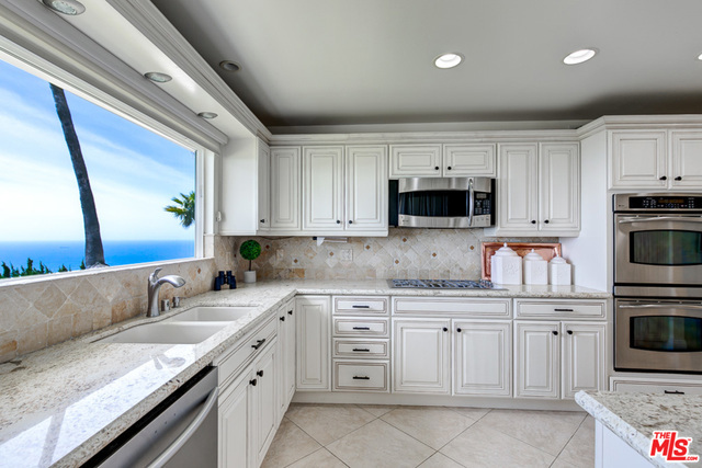 61 OCEANAIRE Drive, Rancho Palos Verdes, California 90275, 3 Bedrooms Bedrooms, ,3 BathroomsBathrooms,Residential,Sold,OCEANAIRE,19451576