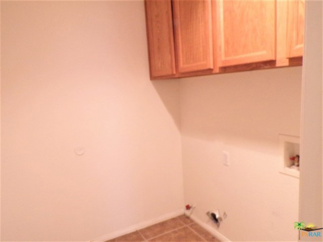 Separate Laundry Room With Gas Connectio