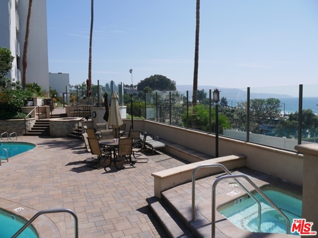 610 THE VILLAGE, Redondo Beach, California 90277, 1 Bedroom Bedrooms, ,1 BathroomBathrooms,Residential,Sold,THE VILLAGE,18390044