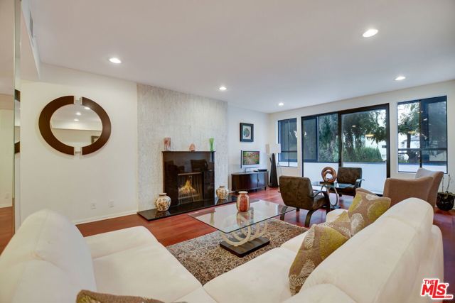 2 Bed Home for Sale in Los Angeles, California