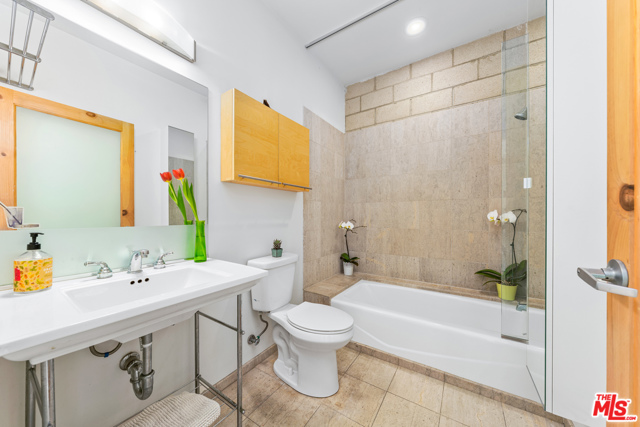 2 Bed Home for Sale in Los Angeles, California