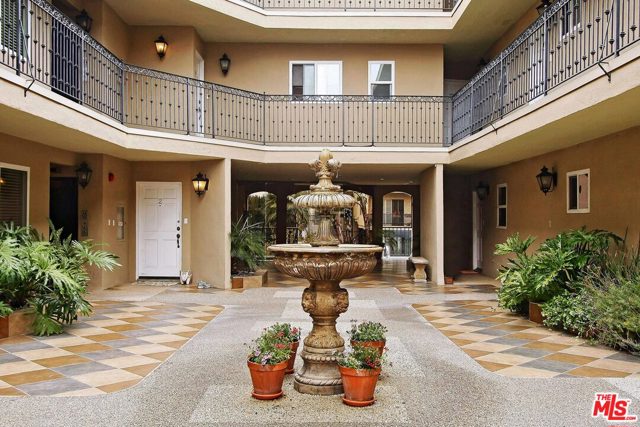 1 Bed Home for Sale in Los Angeles, California