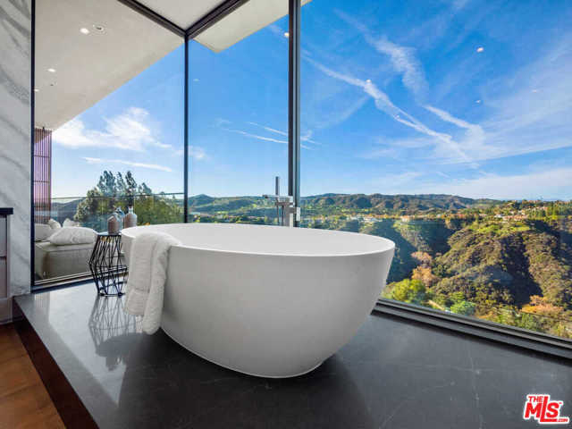 5 Bed Home for Sale in Los Angeles, California