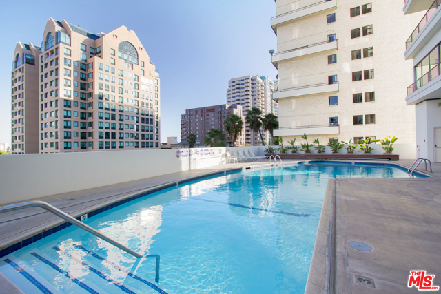 1 Bed Home for Sale in Los Angeles, California