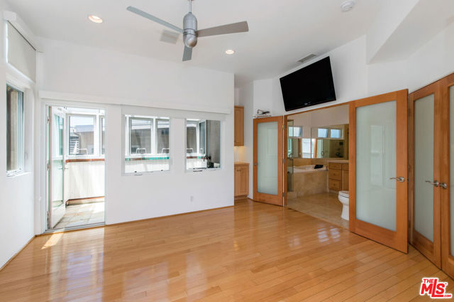 209 42ND Street, Manhattan Beach, California 90266, 3 Bedrooms Bedrooms, ,3 BathroomsBathrooms,Residential,Sold,42ND,20581222