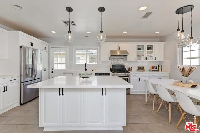 2 Bed Home for Sale in Van Nuys, California