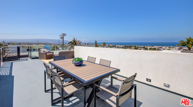 1017 8TH Street, Hermosa Beach, California 90254, 3 Bedrooms Bedrooms, ,2 BathroomsBathrooms,Residential,Sold,8TH,19507088