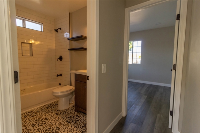 4219 Estrella Av.