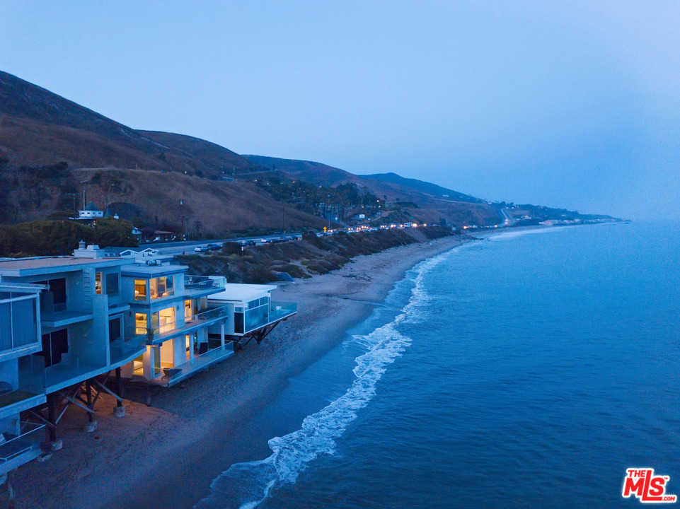 26050 PACIFIC COAST HIGHWAY, MALIBU, CA 90265 MDR Condos