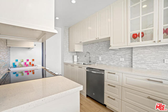 1 Bed Home for Sale in Los Angeles, California