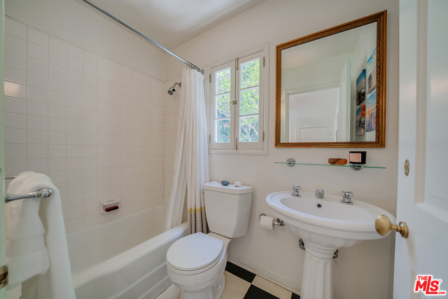 4 Bed Home for Sale in Los Angeles, California