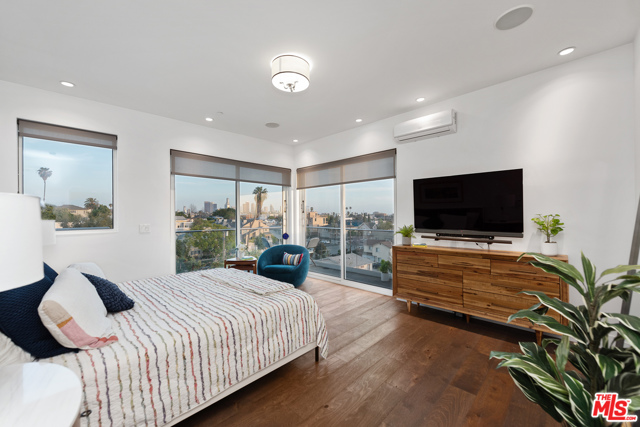 3 Bed Home for Sale in Los Angeles, California