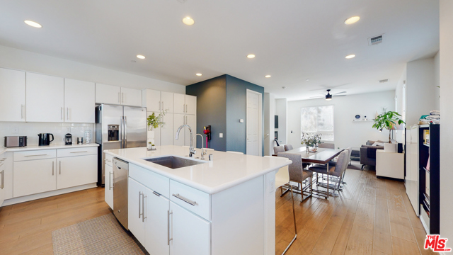 2 Bed Home for Sale in Van Nuys, California