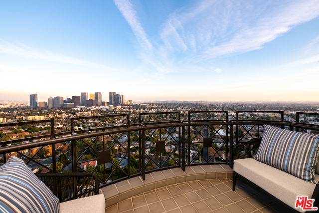 2 Bed Home for Sale in Los Angeles, California