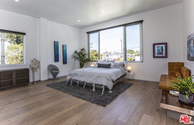1027 AVENUE A, Redondo Beach, California 90277, 4 Bedrooms Bedrooms, ,5 BathroomsBathrooms,Residential,Sold,AVENUE A,20576054