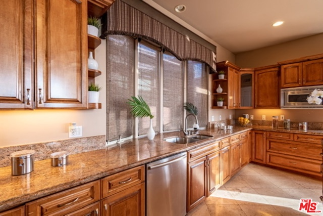 822 6TH Street, Hermosa Beach, California 90254, 4 Bedrooms Bedrooms, ,4 BathroomsBathrooms,Residential,Sold,6TH,19537348