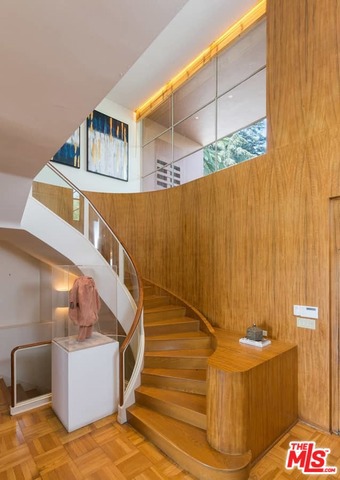 5 Bed Home for Sale in Los Angeles, California