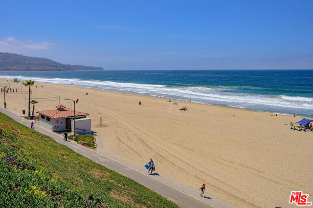 555 Esplanade, Redondo Beach, California 90277, 2 Bedrooms Bedrooms, ,2 BathroomsBathrooms,Residential,Sold,Esplanade,21752752