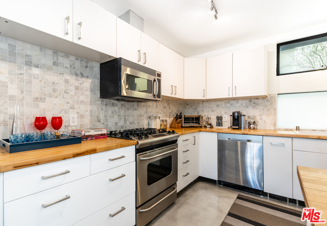 1 Bed Home for Sale in Los Angeles, California
