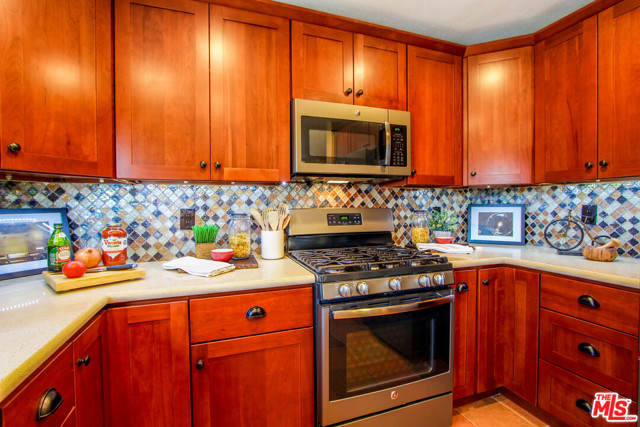 3 Bed Home for Sale in Hawthorne, California