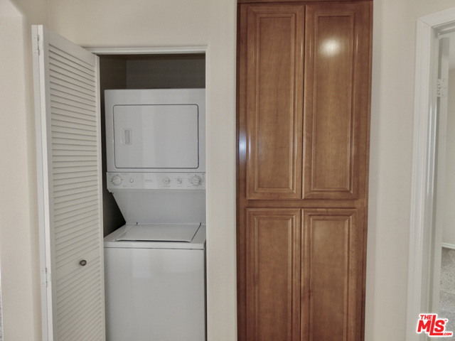 Laundry and linnen closet